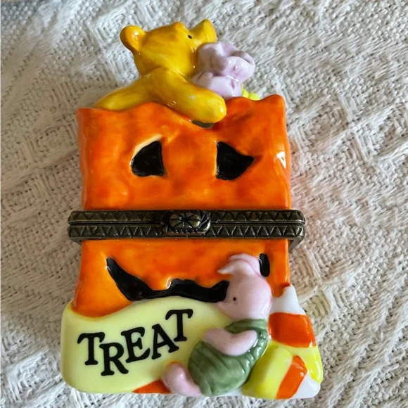 Classic POOH Porcelain Hinged Box Trick or Treat - Picture 1 of 10